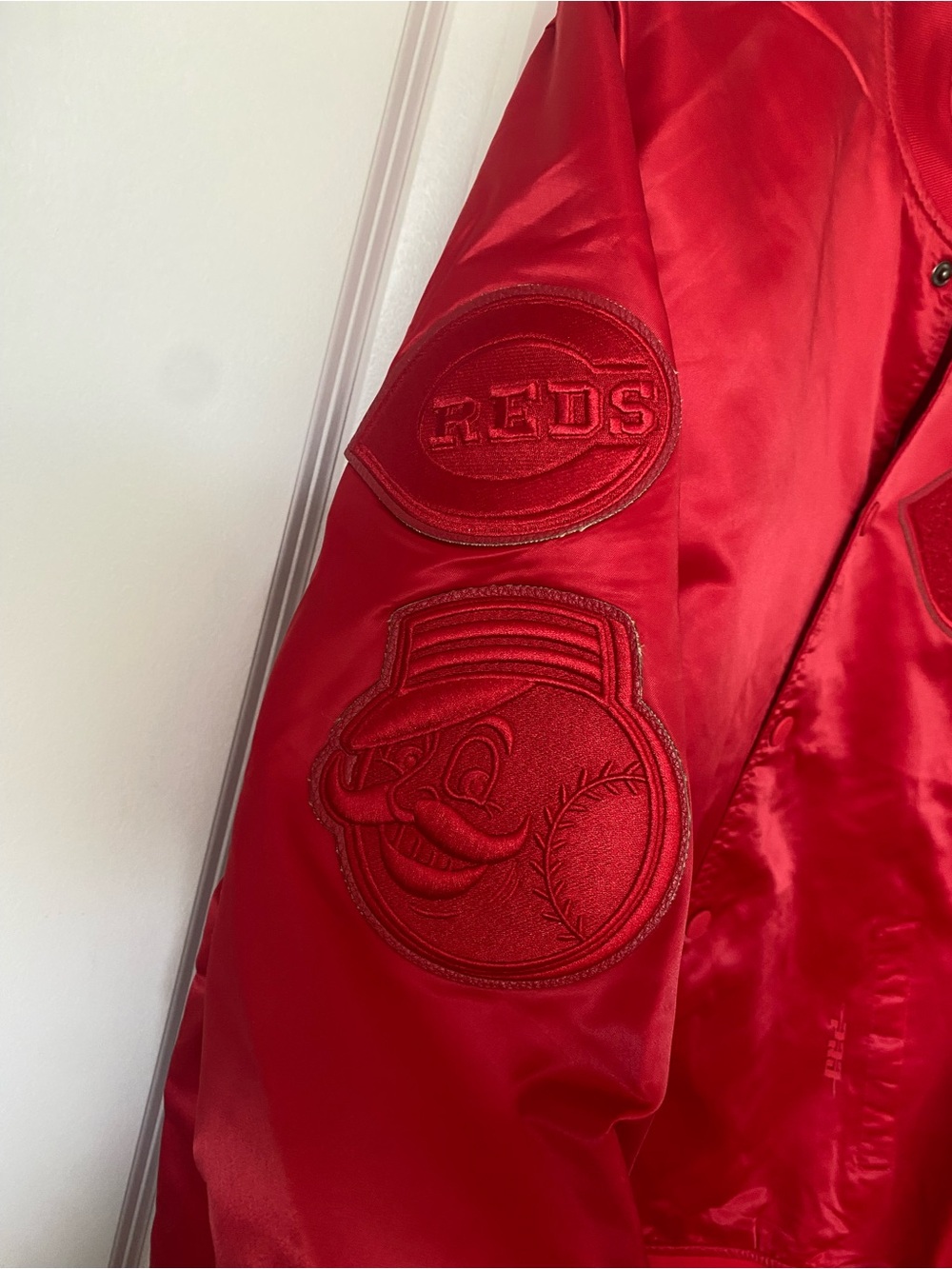 Pro Standard Cincinnati Reds Bomber Jacket - Picture 5 of 5